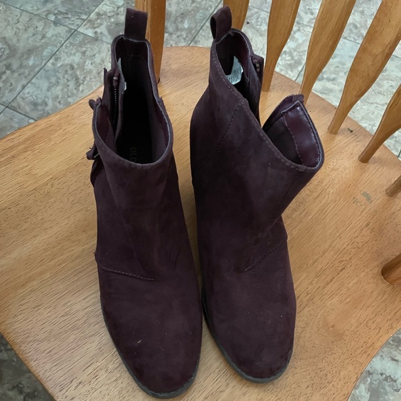 Deep burgundy size 8 booties worn once. - Picture 1 of 8